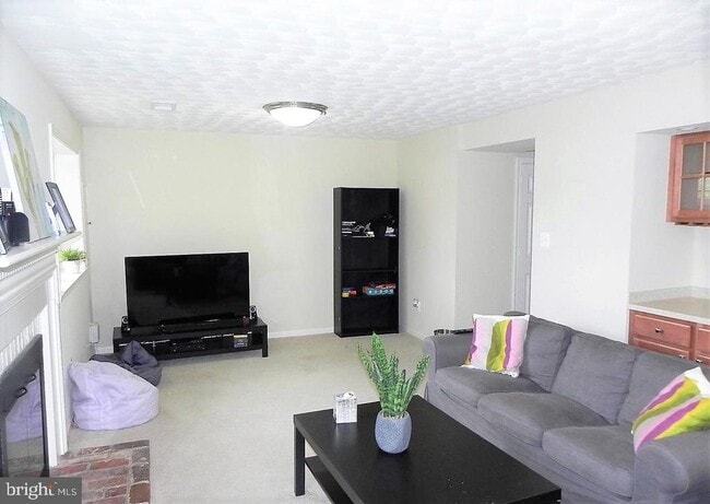 Building Photo - 2305 McGregor Ct