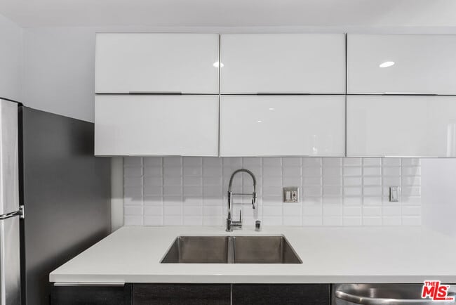 Building Photo - 612 Huntley Dr