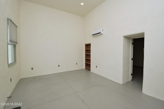Building Photo - 143 W Simpson St