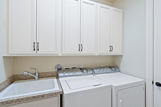 Building Photo - 225 Carina Dr
