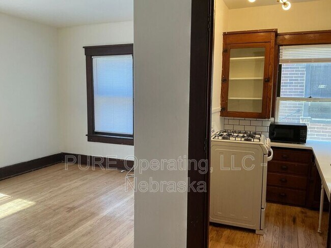 Building Photo - 120 N 6th St