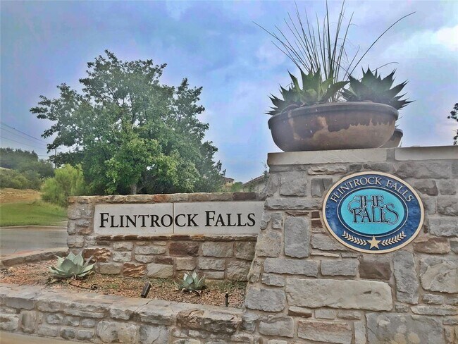 Building Photo - 211 Jack Nicklaus Dr