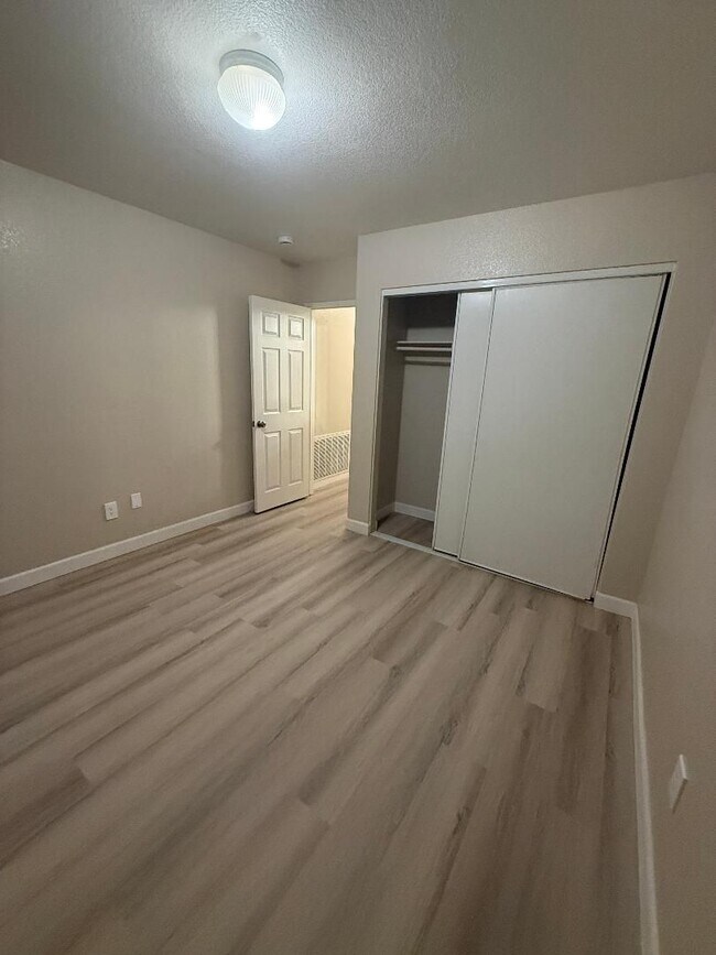 Building Photo - FOR RENT – Spacious 5 Bed / 3 Bath Home in Calexico!