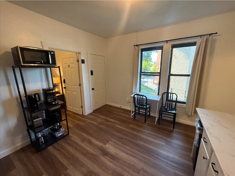 Building Photo - 48 Oak Ter