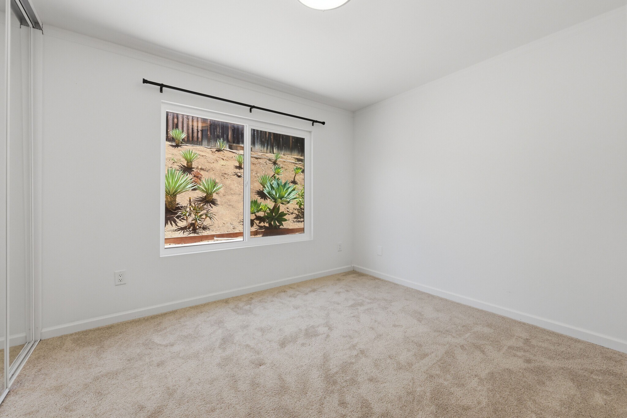 Building Photo - 14545 Hillndale Way