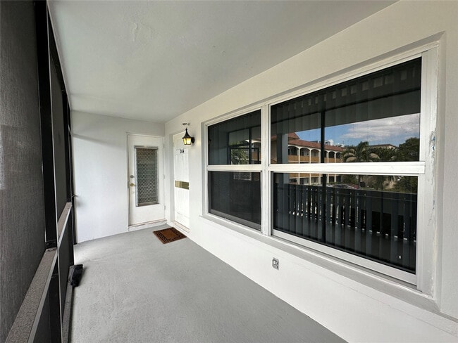 Building Photo - 651 Pine Dr