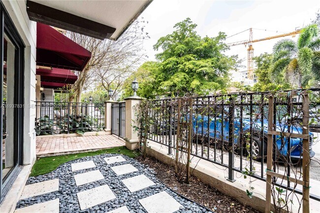 Building Photo - 300 Majorca Ave