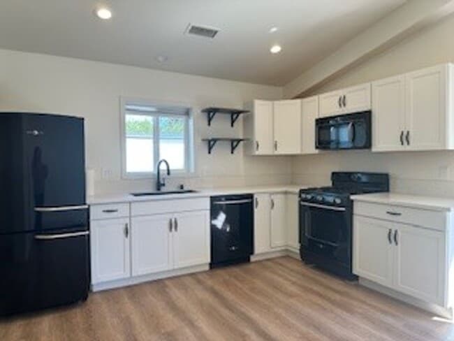 Building Photo - In the Heart of Solvang two-bedroom two ba...