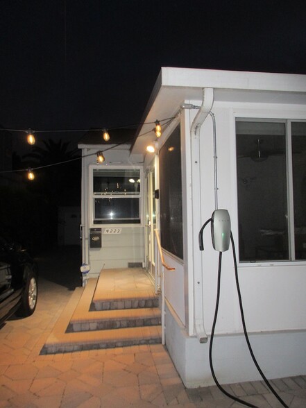 Front entry - 4223 La Salle Ave