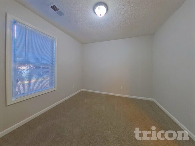 Building Photo - 604 Southern Trace Crossing