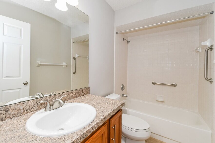 Building Photo - 8647 Charlesgate Cir N