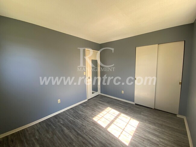 Building Photo - 206 Fourteenth E (g)-