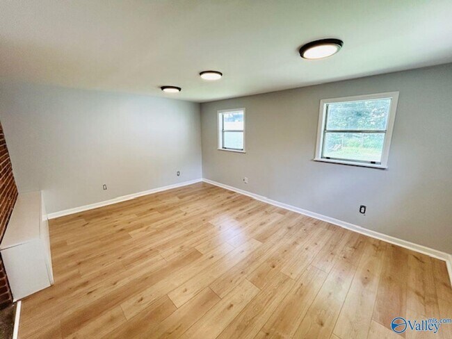 Building Photo - 3606 NW Kenard Ave