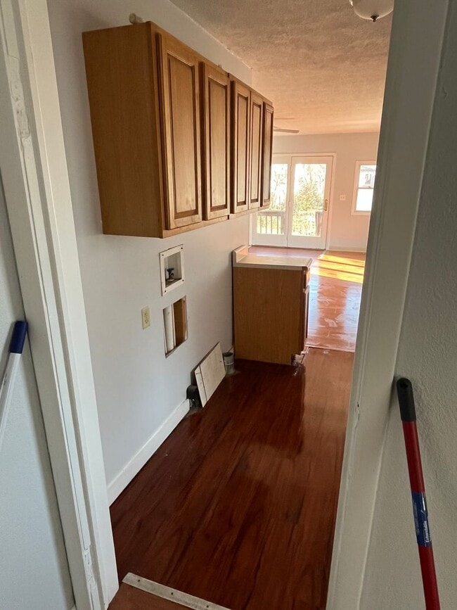 Building Photo - Great 2br/2ba home with large yard and large bonus room!