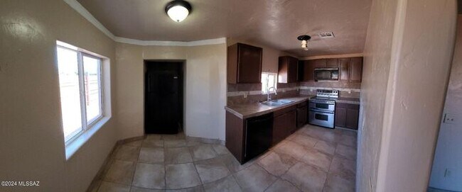 Building Photo - Your Private Retreat Awaits — Charming 3BR/2BA Home