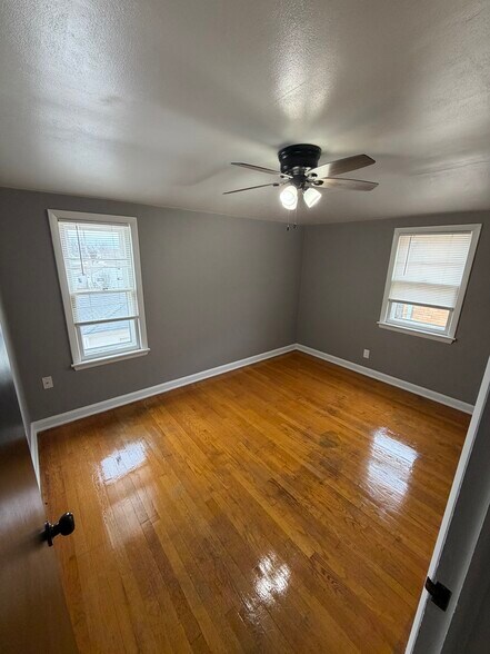 Building Photo - 2642 S 69th St