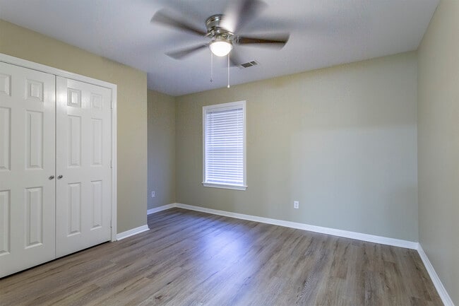 Master bedroom - 1627 Rock Hollow Loop