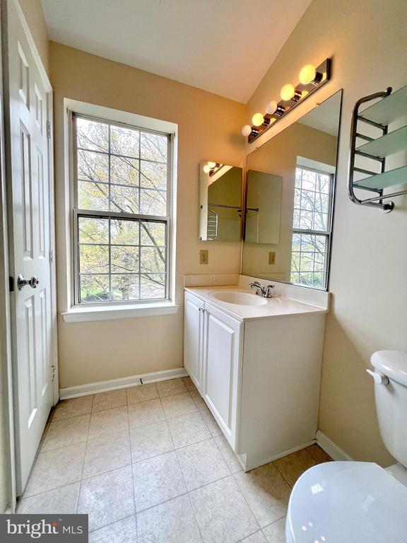 Building Photo - 2095 Pawlet Dr