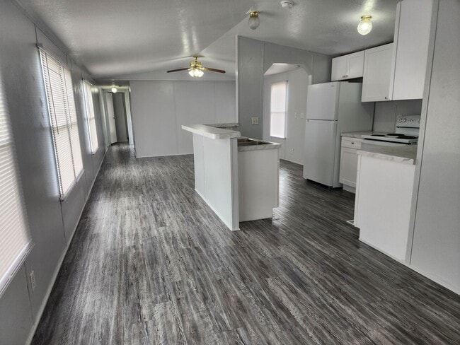 Building Photo - 1308 N Avenue J