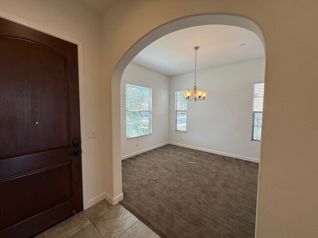 Building Photo - Lake front single story home in gated community!