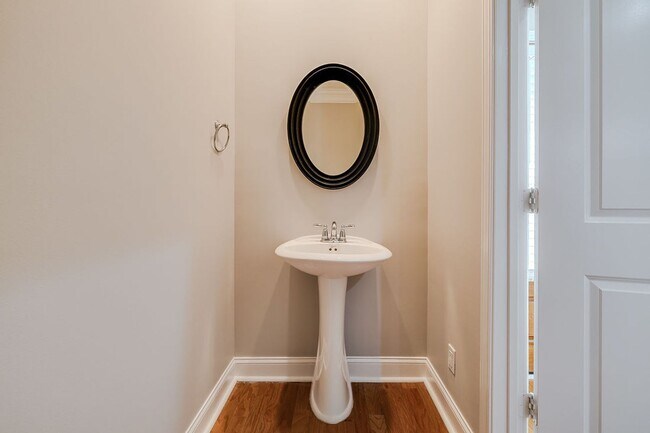 Building Photo - Spacious 4BR Townhome with Elevator in the Heart of Pooler