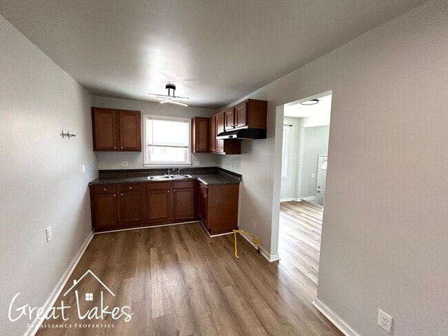 Building Photo - Beautiful 2 Bedroom 1 Bathroom now available for rent