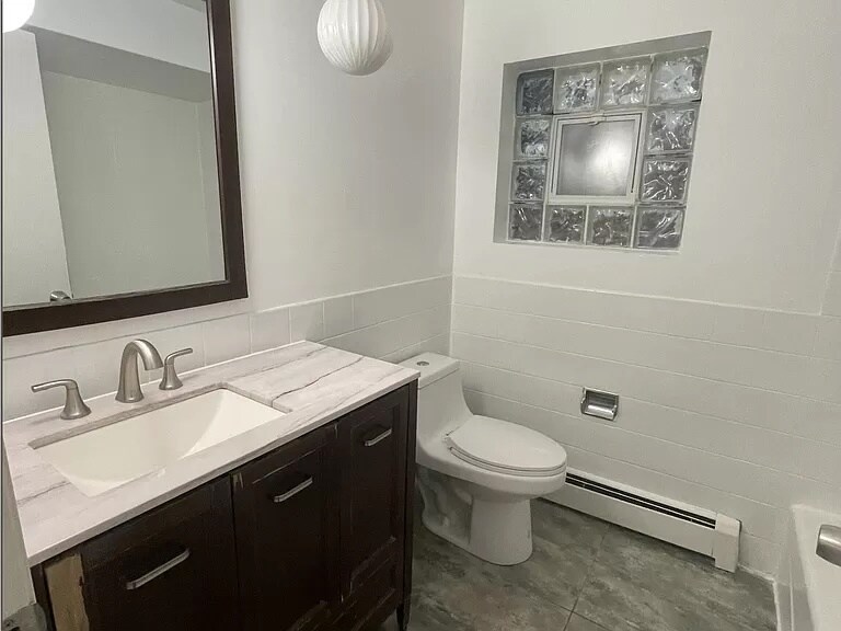 Building Photo - 6013 W Gunnison St