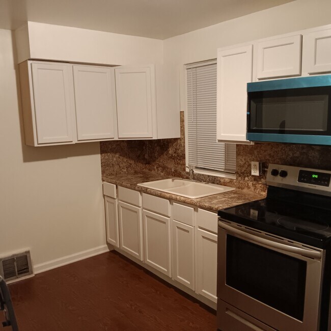 Building Photo - 2944 W 12th Ave