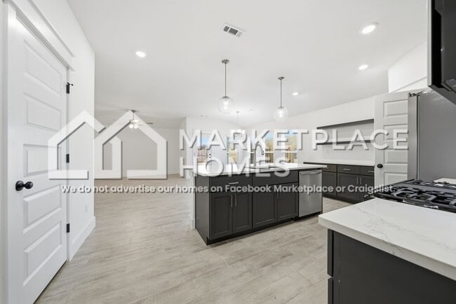 Building Photo - 10812 S 274th E Ave