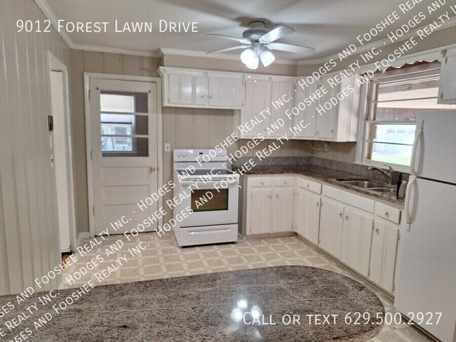 Building Photo - 9012 Forest Lawn Dr