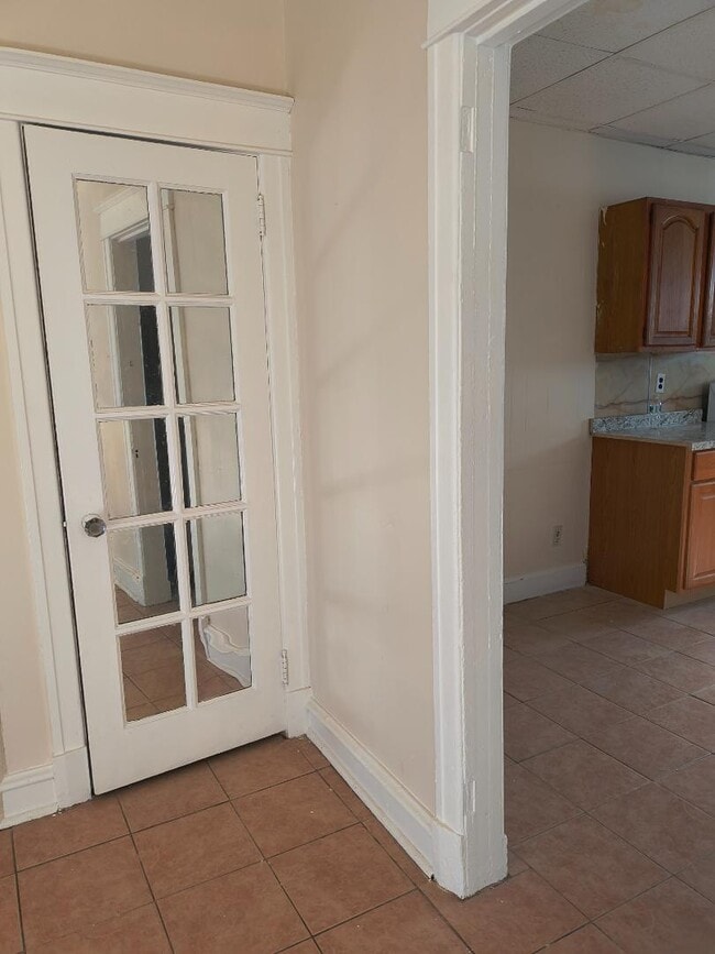 Building Photo - 616 E Wyoming Ave