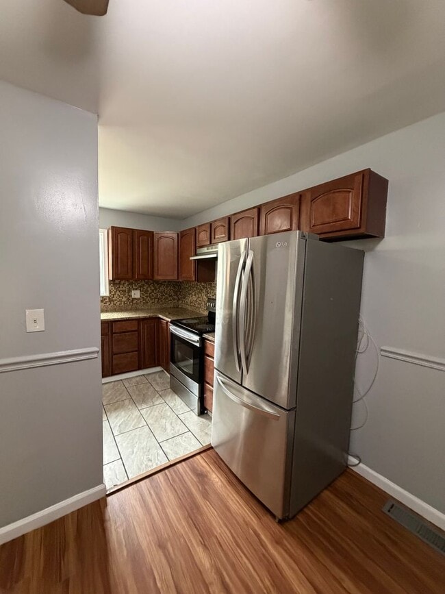 Building Photo - 710 Sequoia Dr