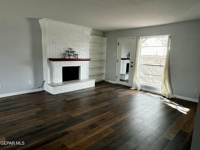 Building Photo - 6700 Escondido Dr