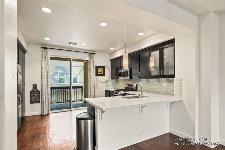 Building Photo - 960 Highland Terrace