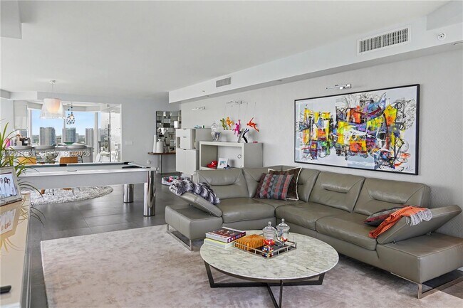 Building Photo - 17555 Collins Ave