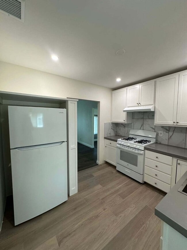 Building Photo - LOOKS JUST LIKE NEW