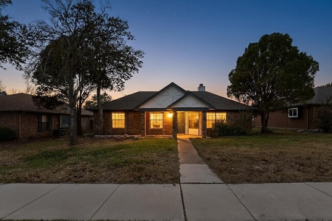 Building Photo - 1634 Sunswept Terrace