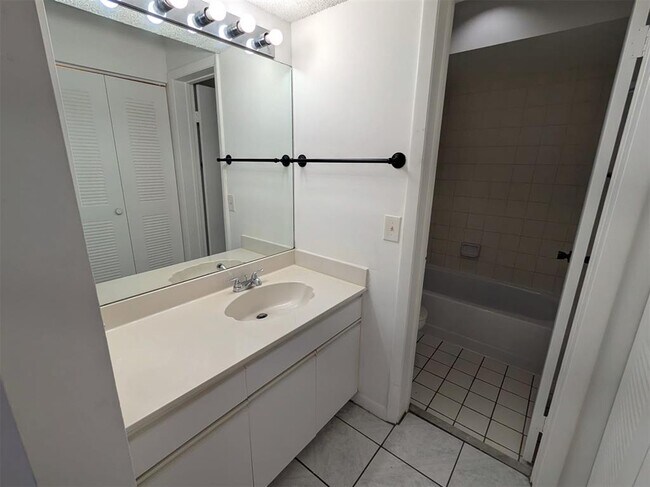 Building Photo - 9705 SW 138th Ave
