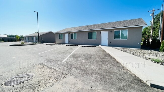 Building Photo - 448 S 40th Ave