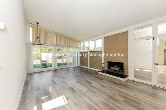 Building Photo - Spacious 4 Bedroom Anaheim Home
