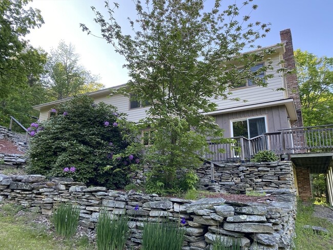 Building Photo - 115 Montague Rd