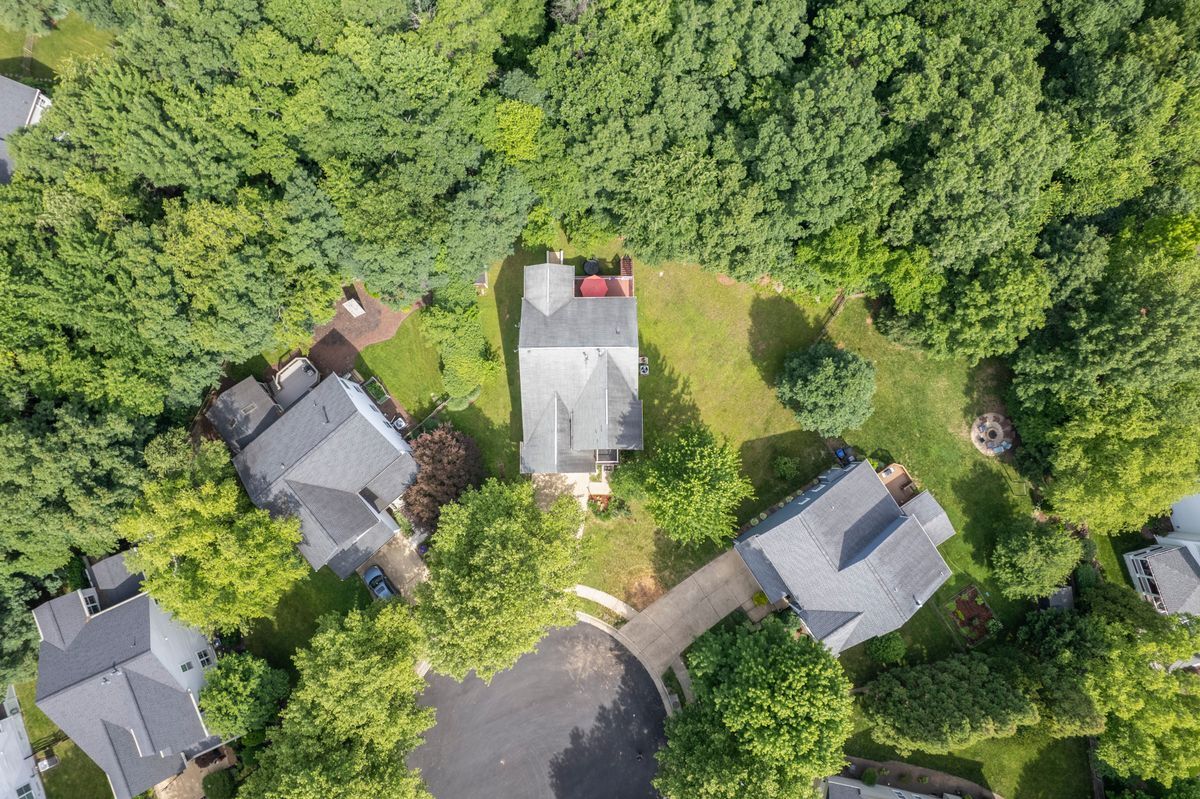 Building Photo - 21355 Fernbrook Ct