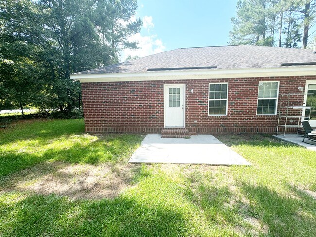 Building Photo - 100 Crossway Cottages Ln
