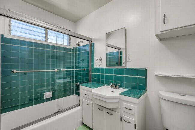 Building Photo - Charming 1+1 in Baldwin Hills