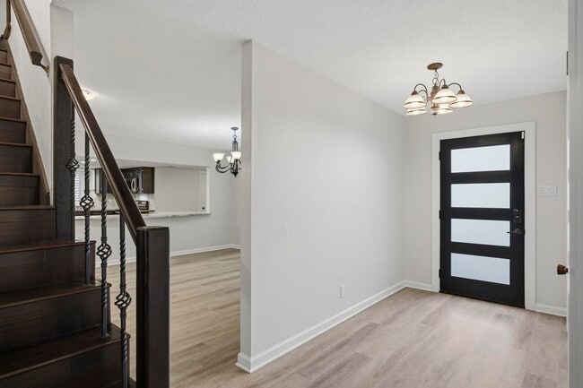 Building Photo - 1906 Hillingway St