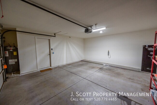 Building Photo - 1421 W Camino Ct