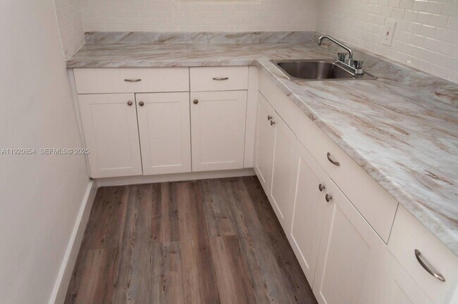 Building Photo - 6384 SW 31st St