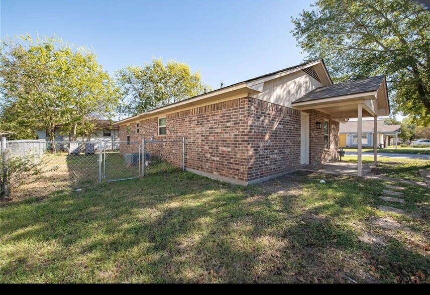 Building Photo - 519 Chappel St