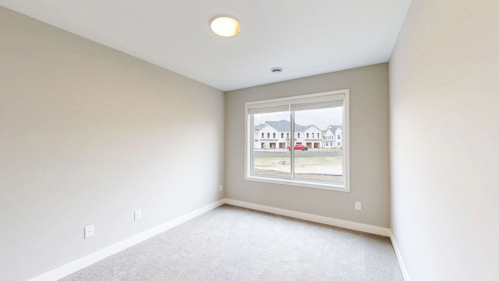 Building Photo - 16026 Kenyon Ave