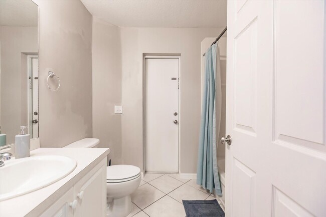 Building Photo - "Charming 3-Bedroom Home with 2 Full Baths and Spacious 2537 Sq Ft in North Port, FL!"